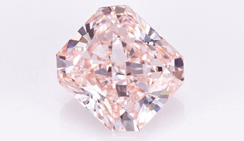 핑크색 실험실에서 성장한 다이아몬드