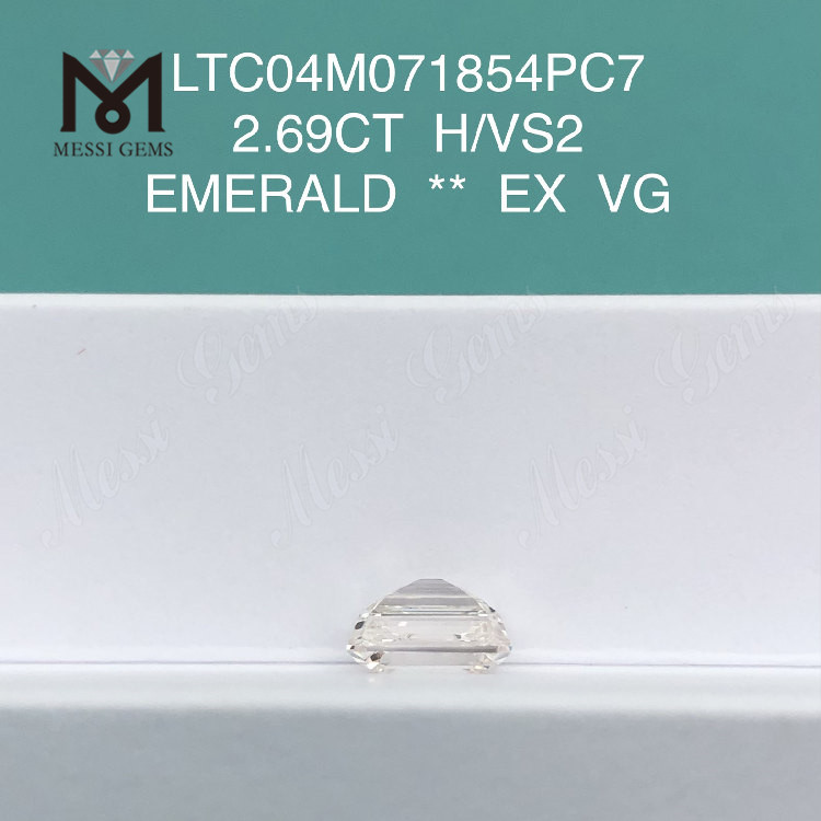 2.69캐럿 H VS2 연구소에서 제작한 에메랄드 컷 다이아몬드